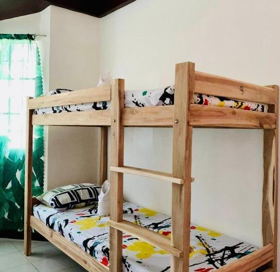 اتاق خانوادگی با سرویس بهداشتی مشترک, Close To The Airport, City Center, Accessible   Amancio S New Extension