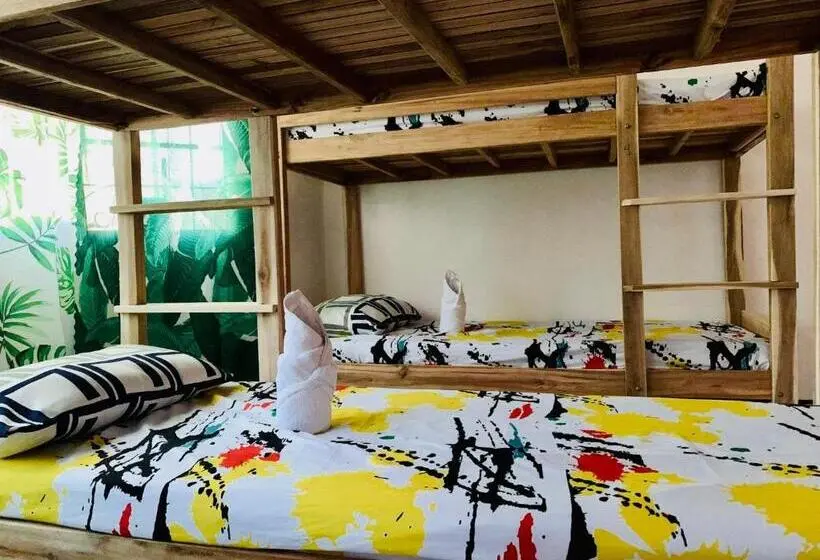 اتاق خانوادگی با سرویس بهداشتی مشترک, Close To The Airport, City Center, Accessible   Amancio S New Extension
