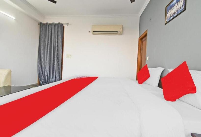 غرفة كلاسيكية ثلاثية, Flagship Hotel Crush On