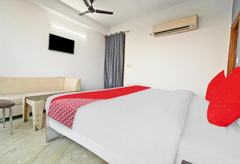 غرفة كلاسيكية ثلاثية, Flagship Hotel Crush On