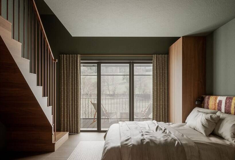 Четырехместный Номер Стандарт, Hillview Hotel Grandvoir
