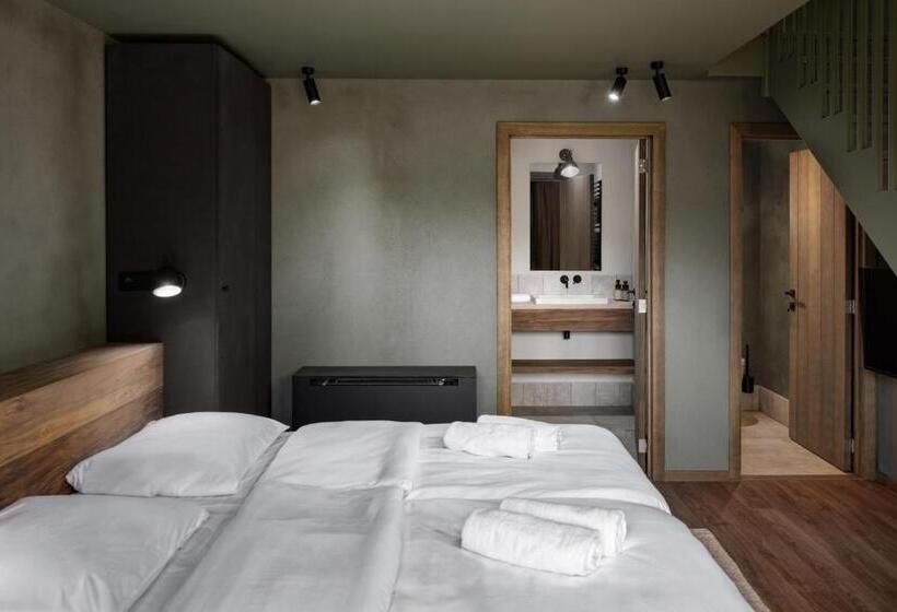 四人标准间, Hillview Hotel Grandvoir