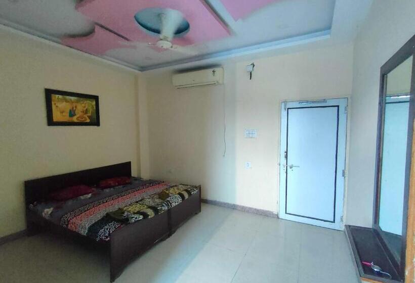 Трехместный Номер Классика, Oyo 81016 Honey Palace Restaurant Guest House