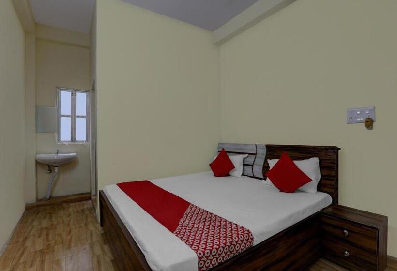 اتاق کلاسیک سه تخته, Oyo Flagship Prachi Guest House