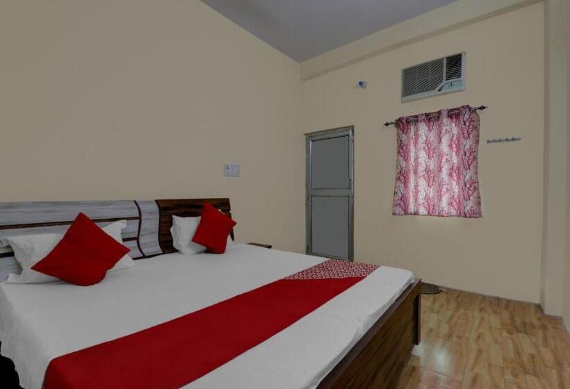 اتاق کلاسیک سه تخته, Oyo Flagship Prachi Guest House