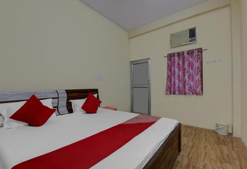 اتاق کلاسیک سه تخته, Oyo Flagship Prachi Guest House