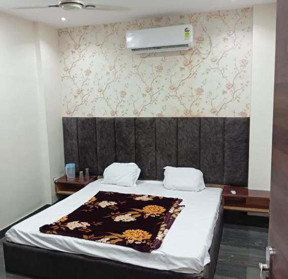 Трехместный Номер Классика, Oyo Hotel Orvin In