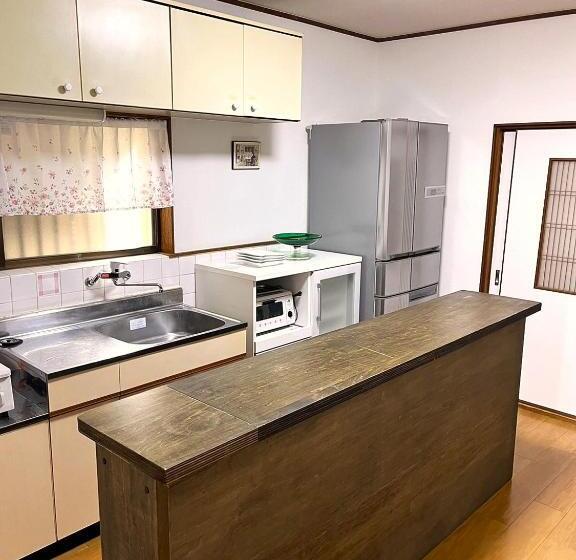Номер Стандарт Четырехместный Совместный Санузел, Guesthouse法華寺yoshikawa