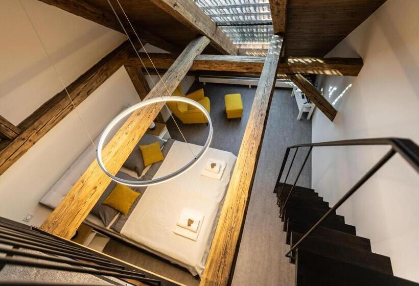 １ベッドルームアパートメント, Just Jimramov