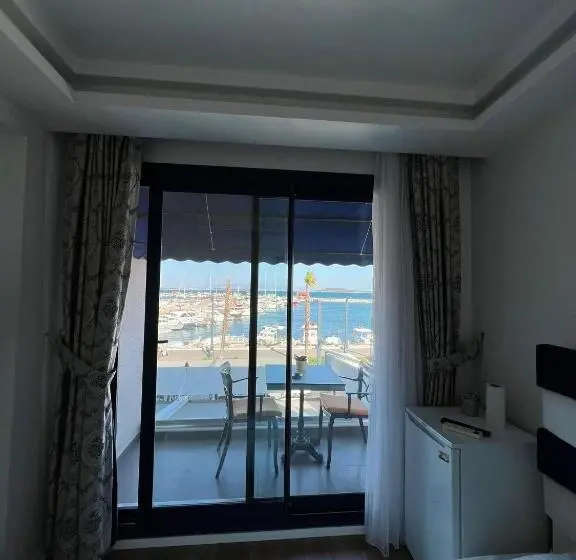 スタンダードトリプルルーム, Urla Marin Otel