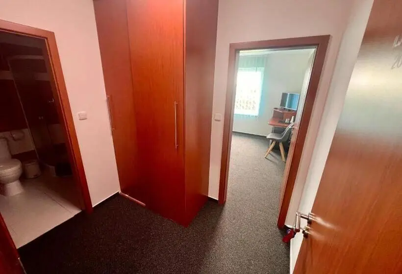 スタンダード４人部屋, Cavok Letiště Příbram