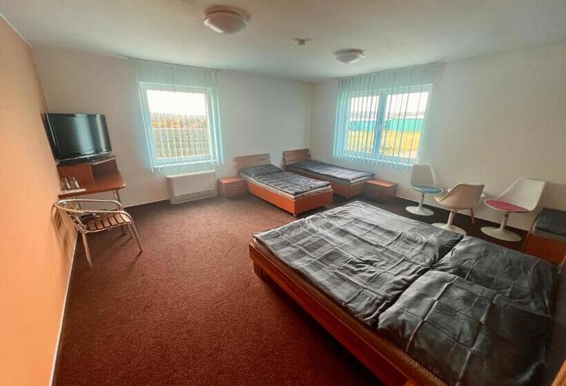 חדר משפחתי, Cavok Letiště Příbram