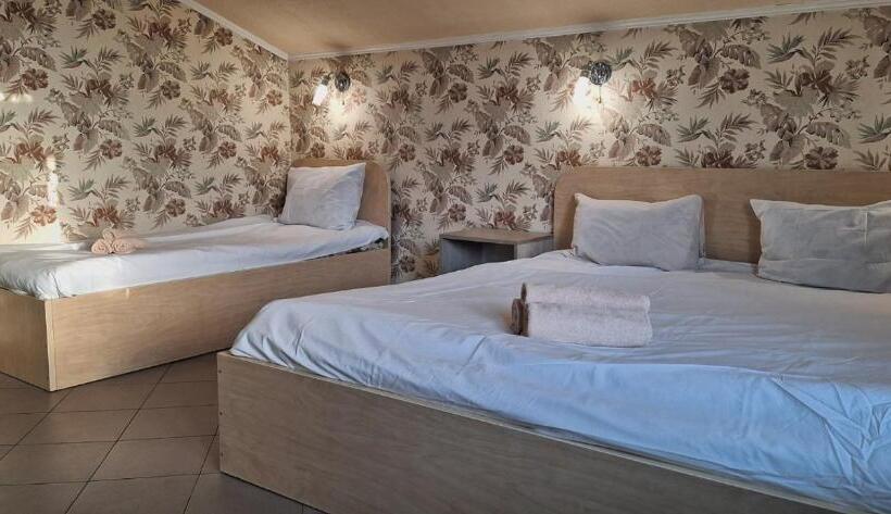 اتاق استاندارد سه نفره, Lisova   лісова готельня і сауна