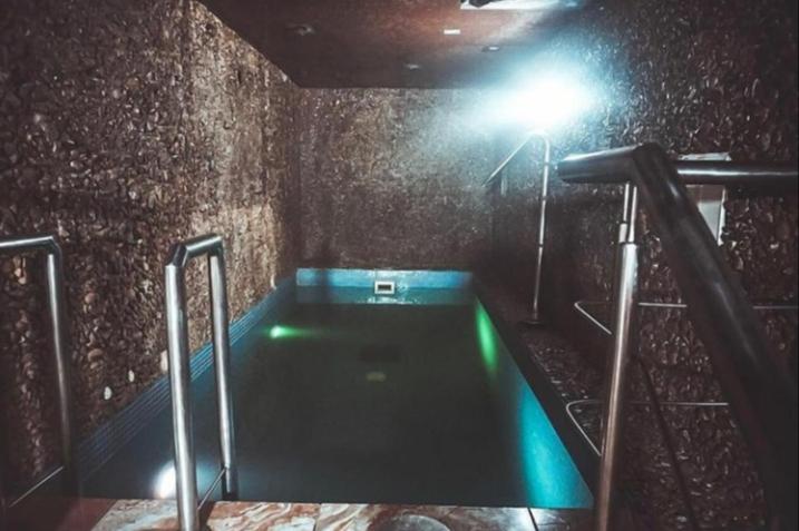 سوئیت با تخت بزرگ, готель сауна водопад