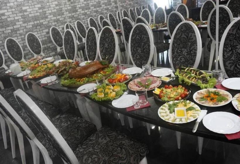 ویلای یک اتاق خوابه با استخر شنا, готель сауна водопад