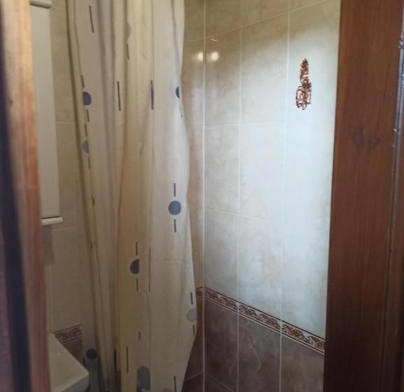 ویلای یک اتاق خوابه با استخر شنا, готель сауна водопад