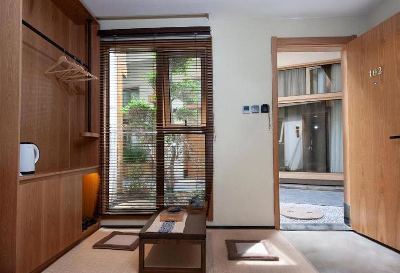 غرفة قياسية, Memory Garden House