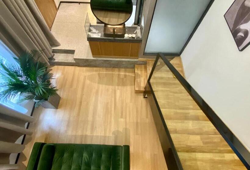 Superior suite with garden view, Memory Garden House