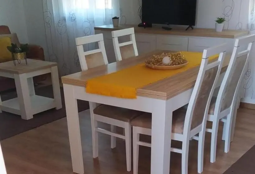 ファミリーステューディオ, Mondalva Apartamentos
