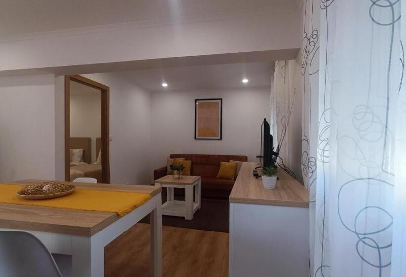 패밀리 스튜디오, Mondalva Apartamentos