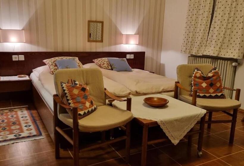 غرفة قياسية ثلاثية, Pension Hattinger