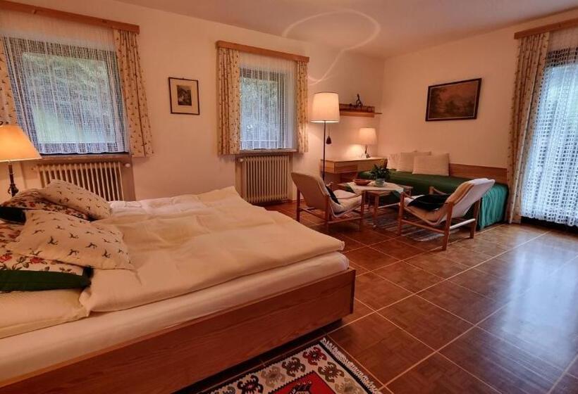 غرفة قياسية رباعية, Pension Hattinger