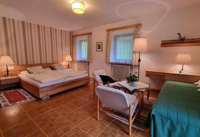 غرفة قياسية رباعية, Pension Hattinger