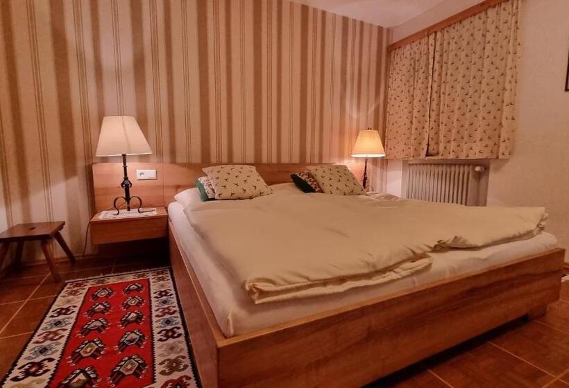 غرفة قياسية رباعية, Pension Hattinger