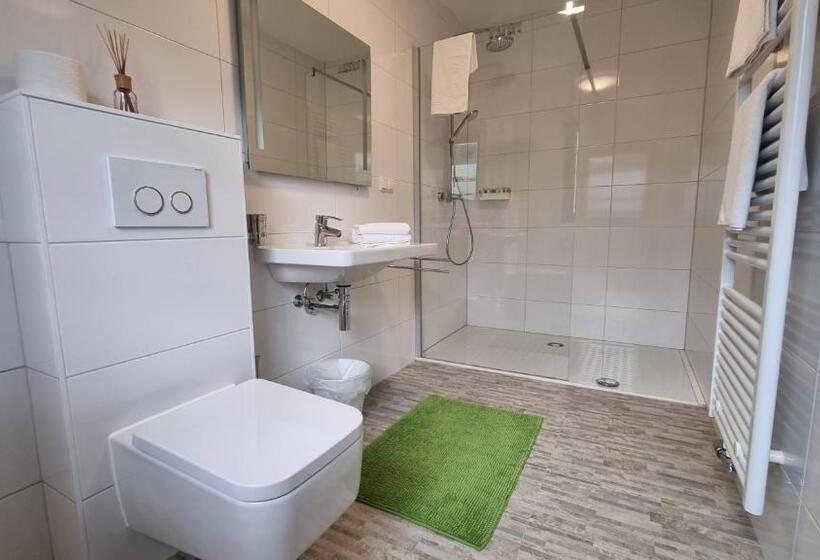 غرفة قياسية رباعية, Pension Hattinger