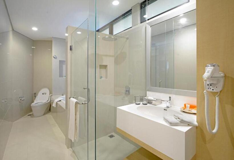 Люкс с Террасой, Surya Hotel & Cottages Prigen
