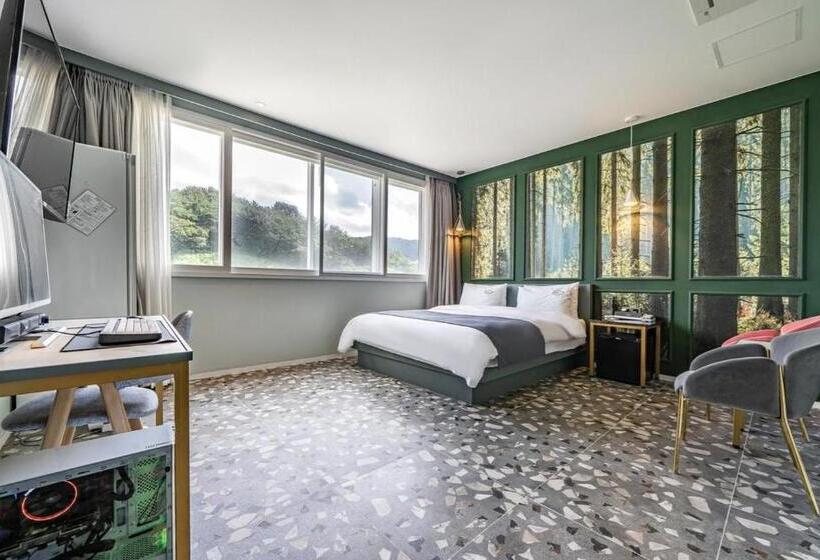 デラックスルーム, Gimhae Jangyu Stayin