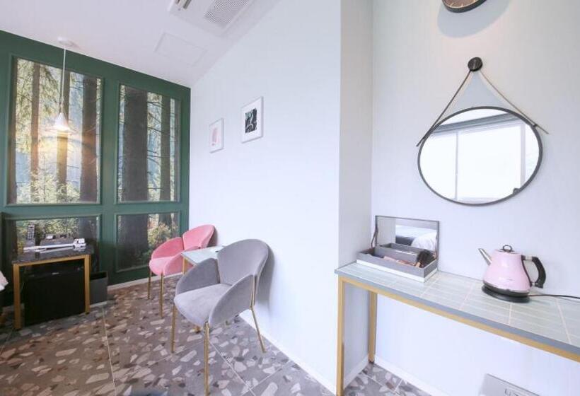 デラックスルーム, Gimhae Jangyu Stayin