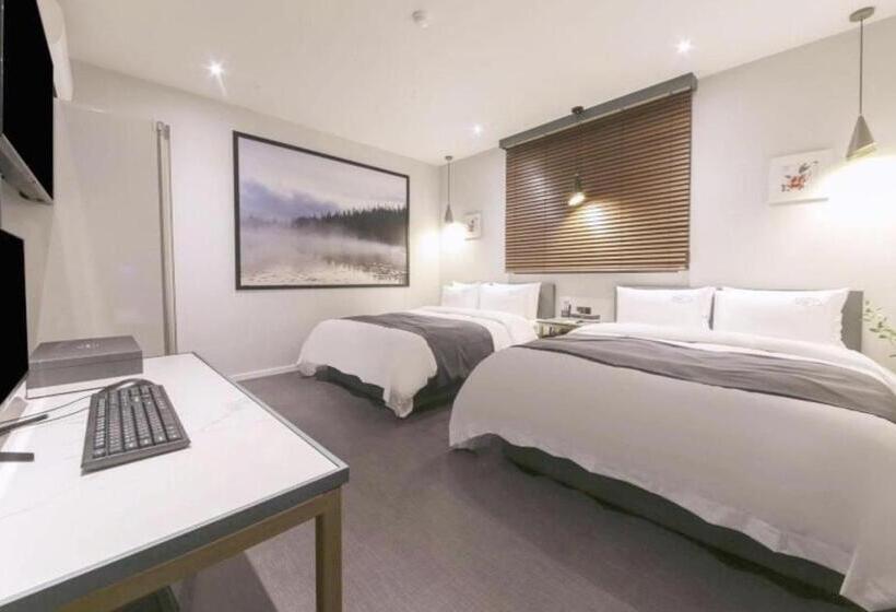 スタンダードルーム, Gimhae Jangyu Stayin