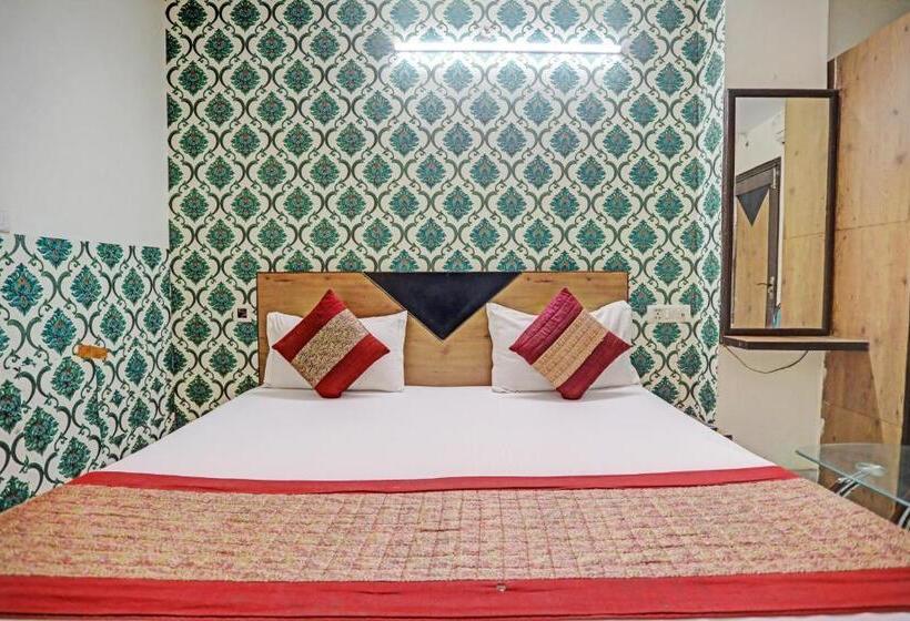 Quarto Estandar, Anand Near Karol Bagh Metro Station