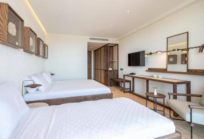 اتاق سه نفره دلوکس با چشم‌انداز دریا, Joon Cunda