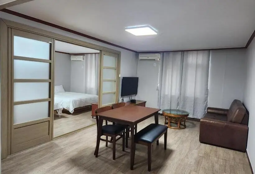 اتاق لوکس سه تخته, Sorak Y Hostel