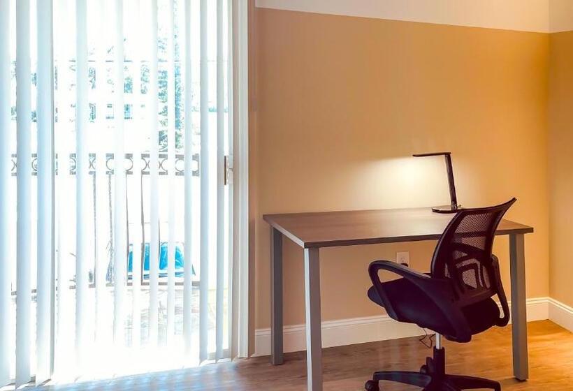 غرفة ديلوكس سرير كينج, White Orchid Apartments