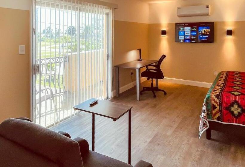 Номер Deluxe Кровать Кинг, White Orchid Apartments