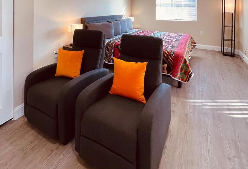 غرفة قياسية سرير كينج, White Orchid Apartments