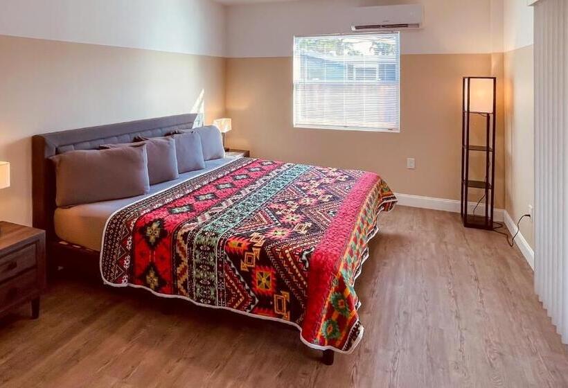 غرفة قياسية سرير كينج, White Orchid Apartments