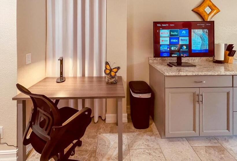 غرفة سوبيريور سرير كينج, White Orchid Apartments