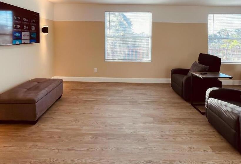 إستوديو قياسى, White Orchid Apartments