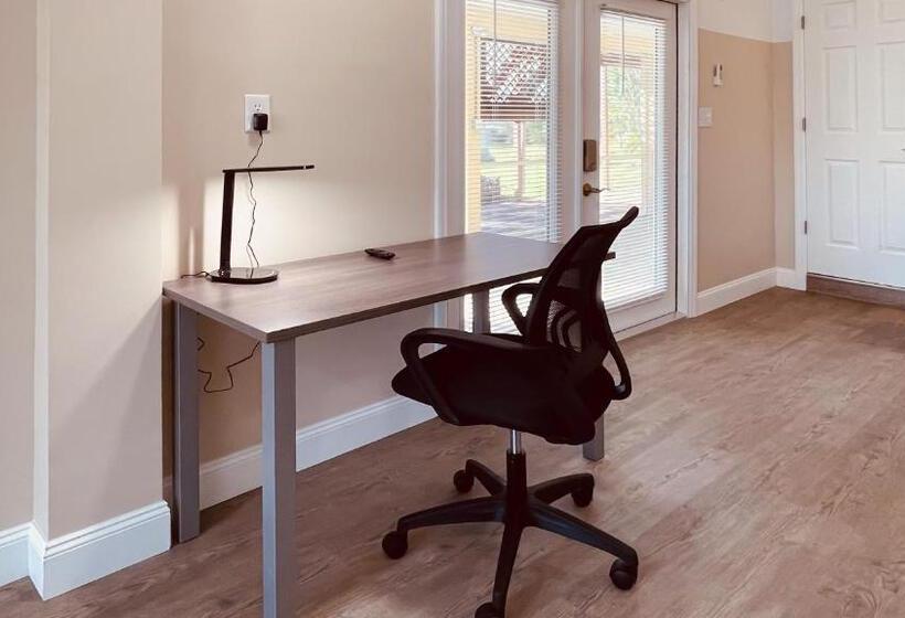 غرفة قياسية سرير كينج, White Orchid Apartments