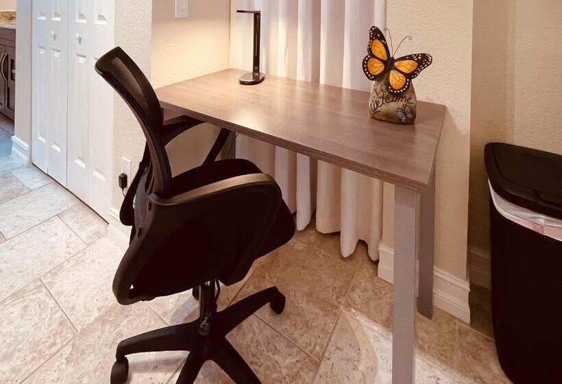 غرفة سوبيريور سرير كينج, White Orchid Apartments