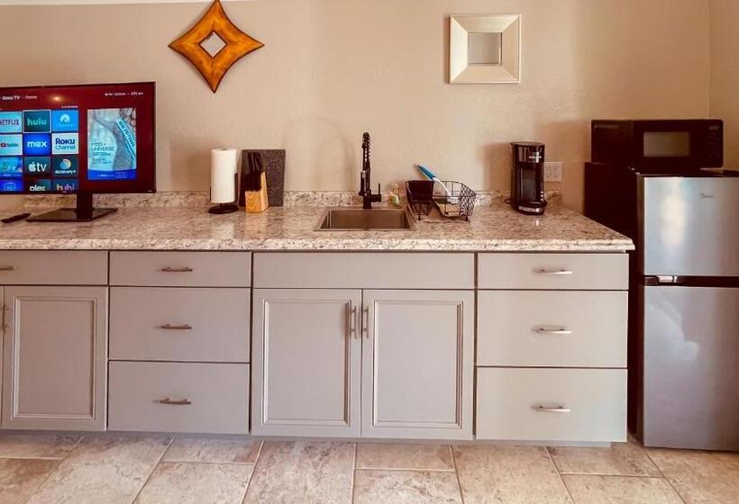 غرفة سوبيريور سرير كينج, White Orchid Apartments