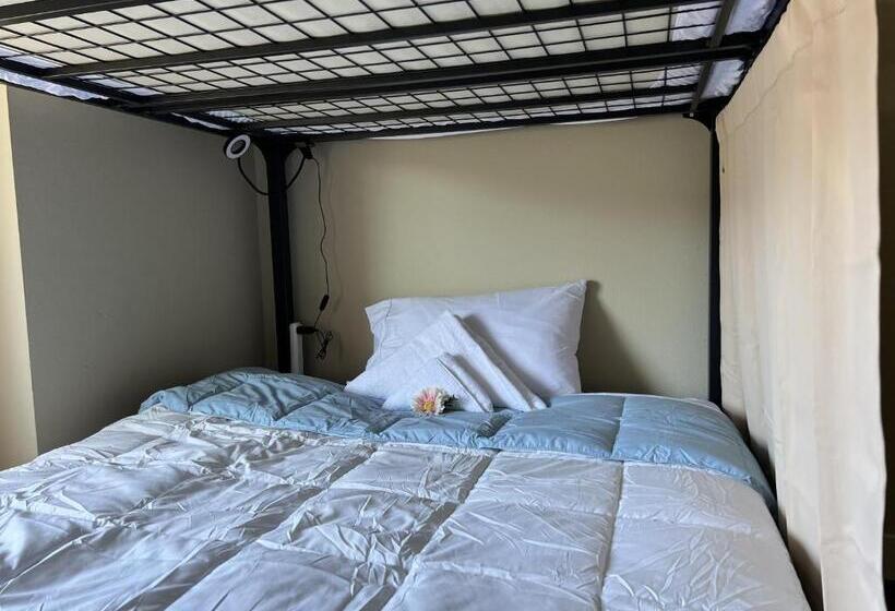 デラックスの4人部屋, Mycrib Houston Hostel