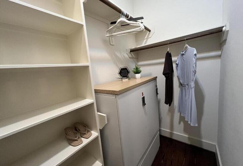 デラックスの4人部屋, Mycrib Houston Hostel