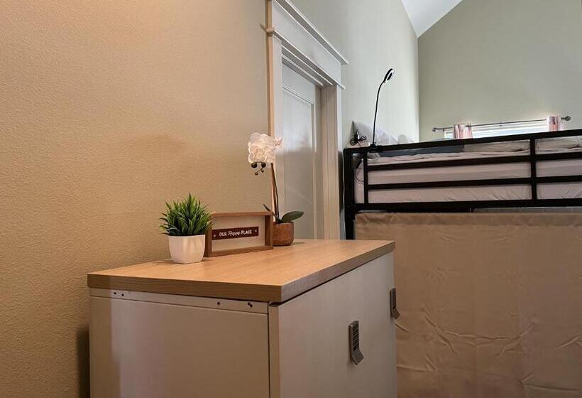 デラックスの4人部屋, Mycrib Houston Hostel