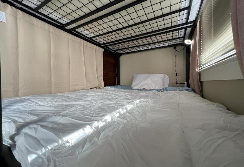 デラックスの4人部屋, Mycrib Houston Hostel