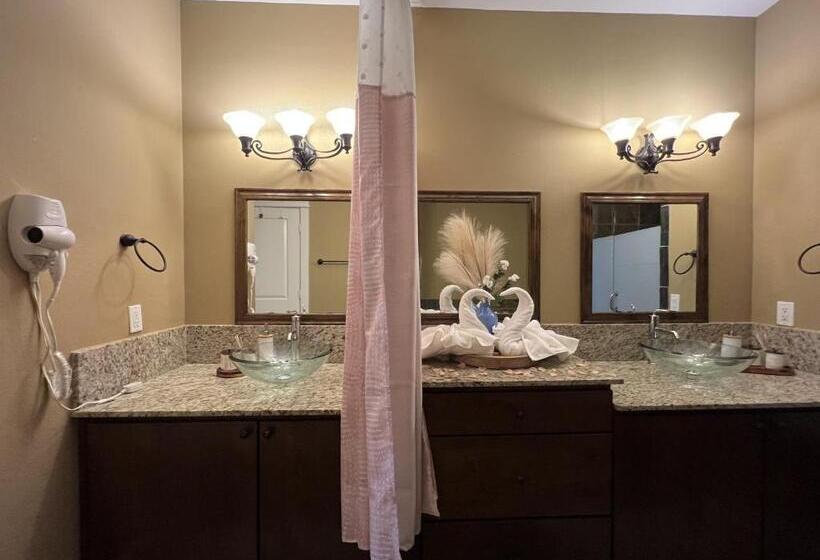 デラックスの4人部屋, Mycrib Houston Hostel